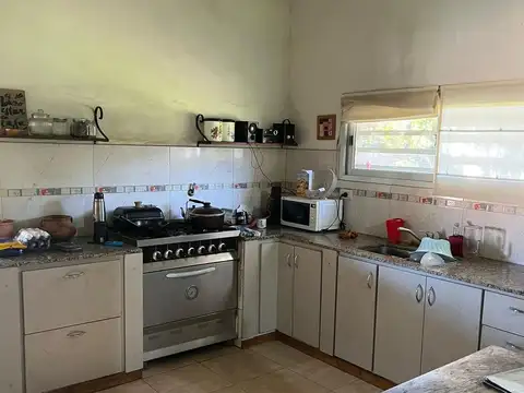 CASA EN VENTA EN PERGAMINO CON PATIO Y PILETA
