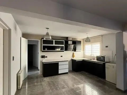 CASA EN VENTA- CONSTUCCIÓN Y MATERIALES DE PRIMERA