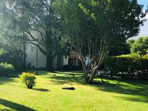 Casa en Venta con 2 cocheras