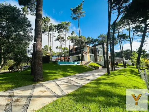 Casa en venta - 3 Dormitorios 3 Baños - Pinamar