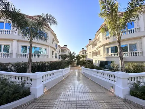 Oasis del Yacht. Jose Hernandez  al 1200