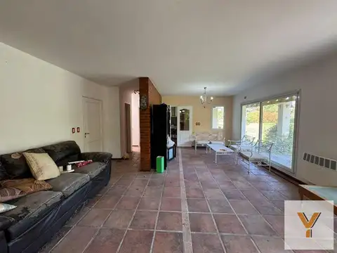 Casa en venta - 3 Dormitorios 2 Baños - 2000Mts2 - Haras Del Sur I
