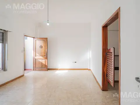 Depto Tipo Casa en Venta en Ramos Mejia Sur, USD 65.000