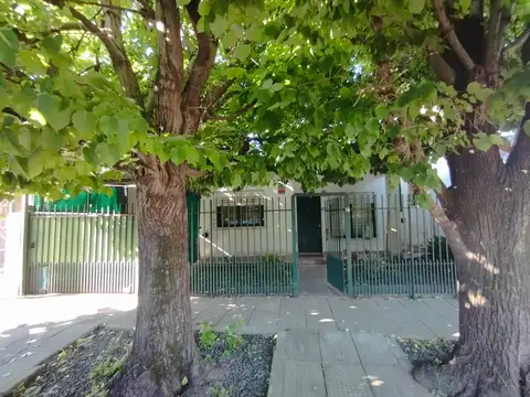 Casa 4 Ambientes en Venta - Castelar Sur