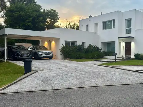 CASA VENTA PILAR MAYLING MODERNA IMPECABLE