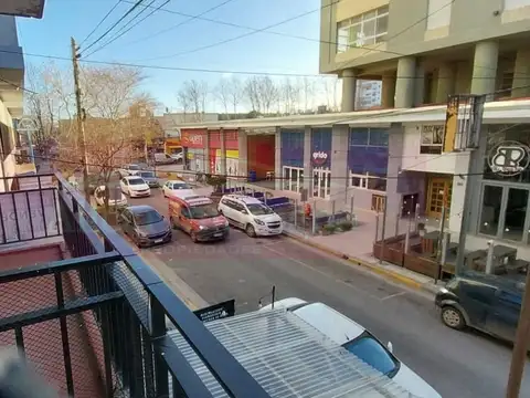 Venta Monoambiente al frente con balcón en Miramar