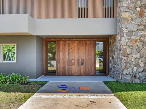 Casa en Venta con 2 cocheras