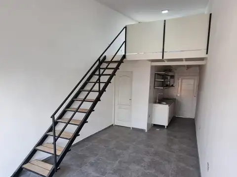 Venta departamento con entrepiso y balcon