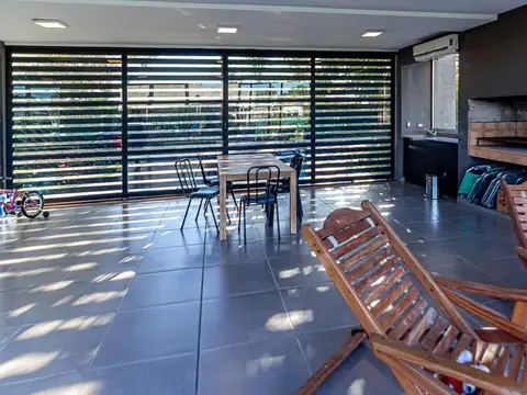 vendo Puerto Roldan casa a estrenar permuto % 50 por autos de alta gama y/o terrenos