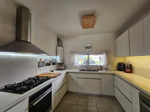 Casa en Venta con 6 cocheras