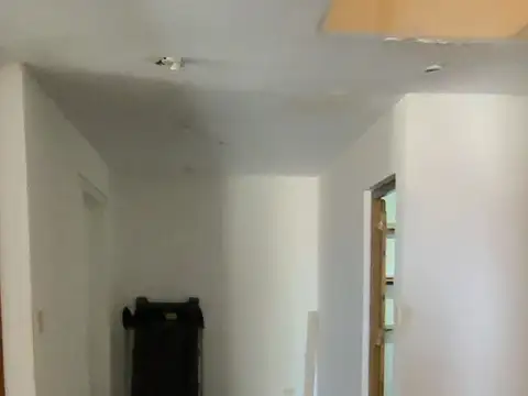 Oficina 5 ambientes con 2 baños
