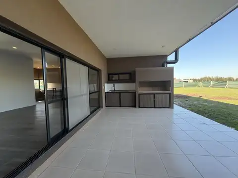 Venta Casa de 3 Dormitorios en Los Pasos Del Jockey 4
