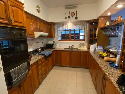 Casa 5 ambientes con 3 baños