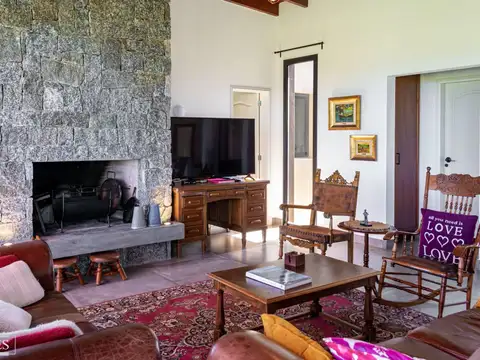 VENTA CASA DE 2 DORM EN BARRIO CERRADO PUEBLOMIO MANANTIALES