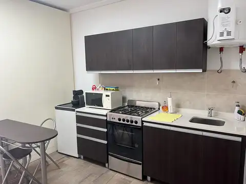 Departamento monoambiente con balcón y cochera en venta en Martinez
