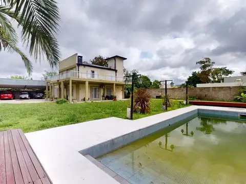 CASA QUINTA EN VENTA LA PLATA - PARQUE Y PILETA