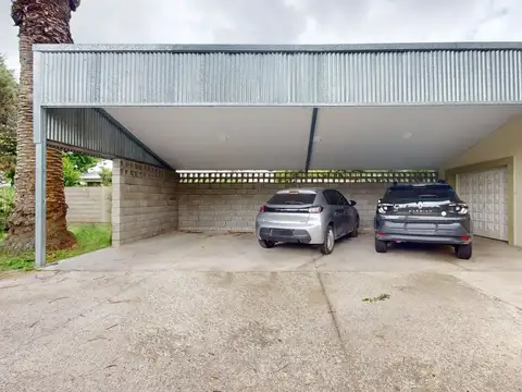 CASA QUINTA EN VENTA LA PLATA - PARQUE Y PILETA