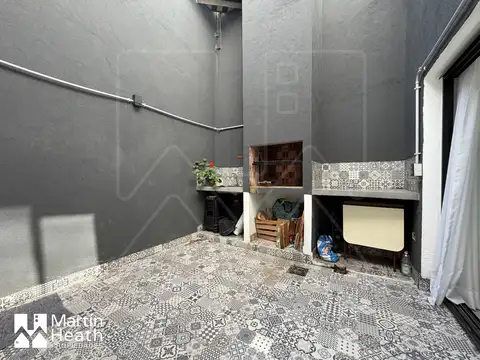 Moderno PH sin expensas, con patio y parrilla propia.
