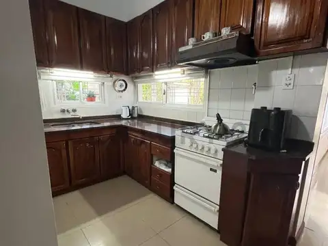 Casa 5 ambientes con 2 baños