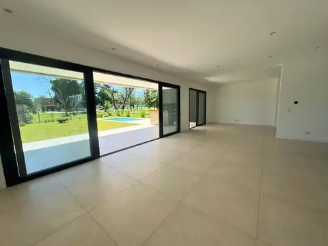 Casa en Venta al Este