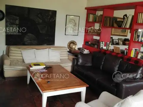 Casa 6 ambientes con 5 baños