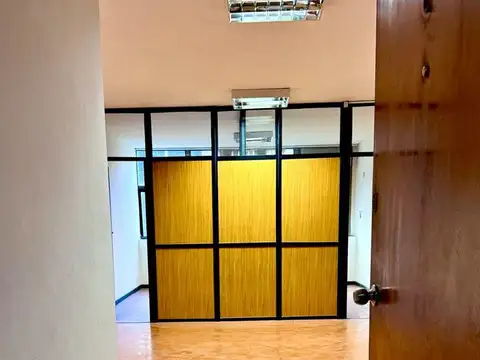 VENTA MONOAMBIENTE DIVIDIDO/CENTRO-COCHERA - 43M2