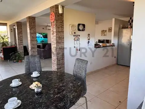 Casa en Venta con 3 cocheras