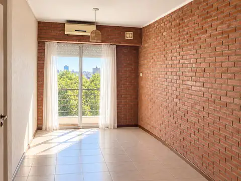 2 ambientes adrogue centro con balcon al frente por escalera