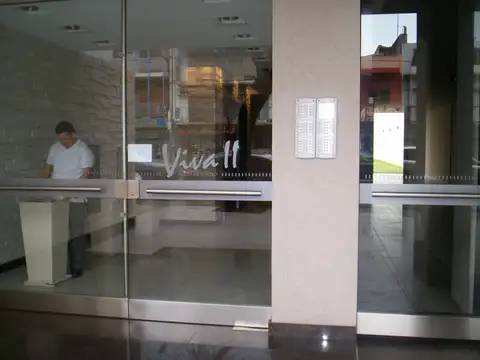 1 ambiente muy amplio, contrafrente con balcón