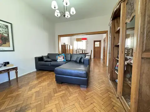 Casa 8 ambientes con 3 baños