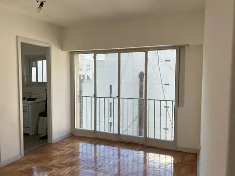 Departamento De Dos Ambientes Muy Luminoso Con Balcón Frances
