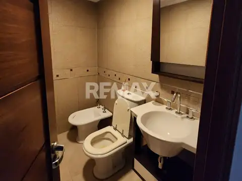 Casa 8 ambientes con 4 baños