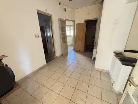 Casa 6 ambientes con 2 baños