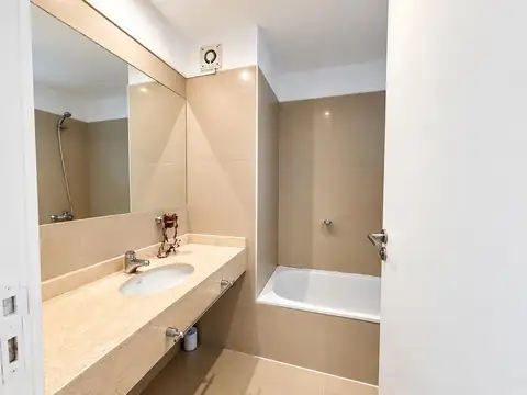 Semipiso de 2 ambientes con balcón y amenities