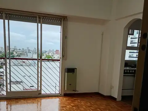 ALQUILER 2 ambientes PALERMO SOHO. Excelente estado. Vista abierta. Piso alto.