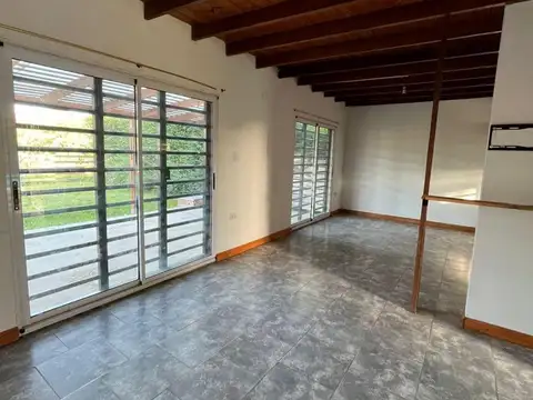Casa en Alquiler con 2 cocheras