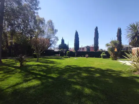 Casa en Venta con 4 cocheras