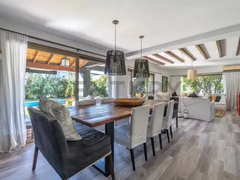 Casa 5 ambientes con 3 baños