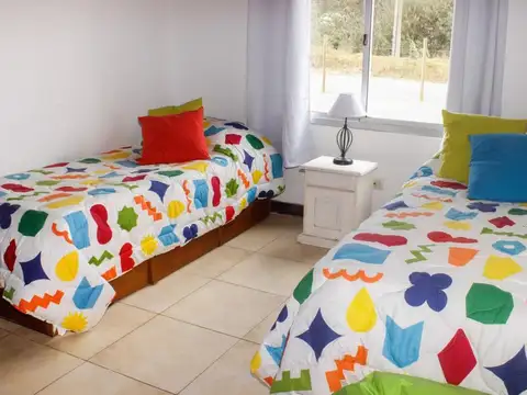 Casa 4 ambientes con 2 baños