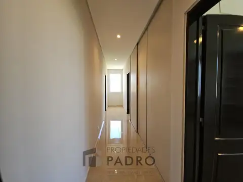 Casa en venta. UF 88.  Barrio Santa Ines, Comarcas de Lujan. 4 dormitorios. Pileta.