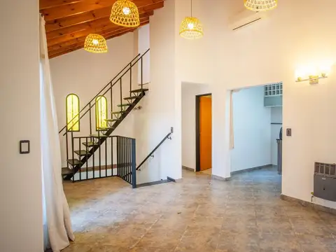 Venta PH 2 ambientes y medio, con balcón y patio en Villa Sarmiento.