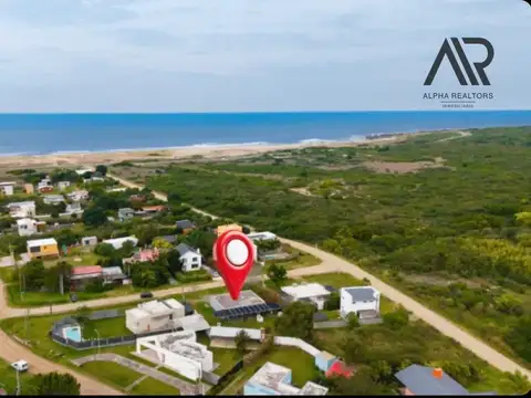 Casa 9 ambientes con 3 baños
