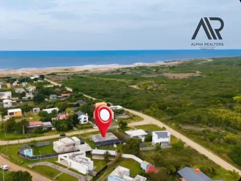 Casa en venta c/ cochera en Punta Negra