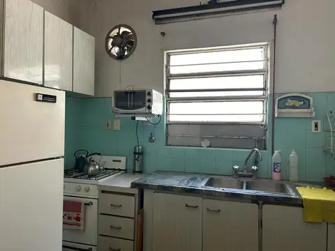 Casa 6 ambientes con 2 baños