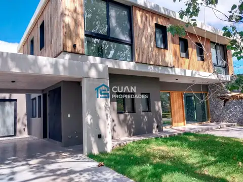 Casa 6 ambientes con 4 baños