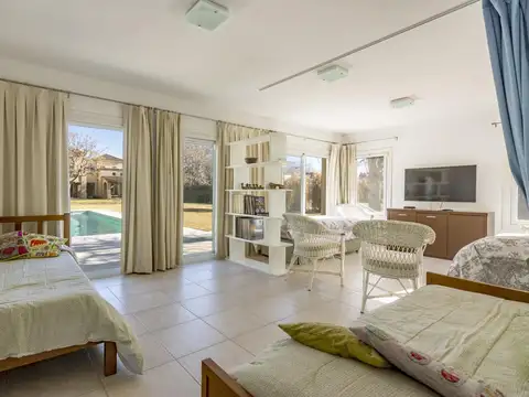 Casa 6 ambientes con 4 baños