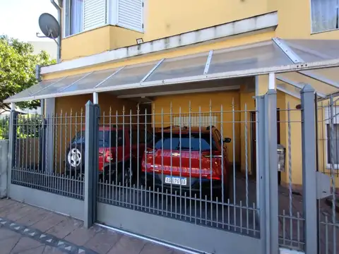 CASA 5 AMB. VENTA SAN JUSTO COCHERA JARDIN