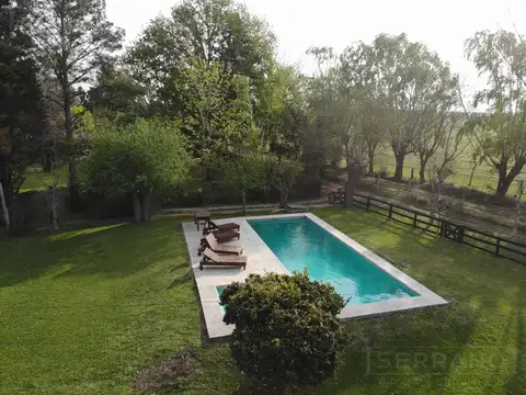 Venta Casa 4 Ambientes con Piscina y Vista al Campo en Parque Exaltación