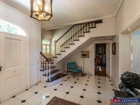 Casa en Venta con 5 cocheras