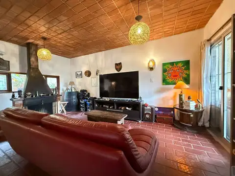Casa 6 ambientes con 2 baños